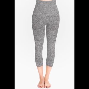 Belly Bandit Mother Tucker Capri Leggings Medium